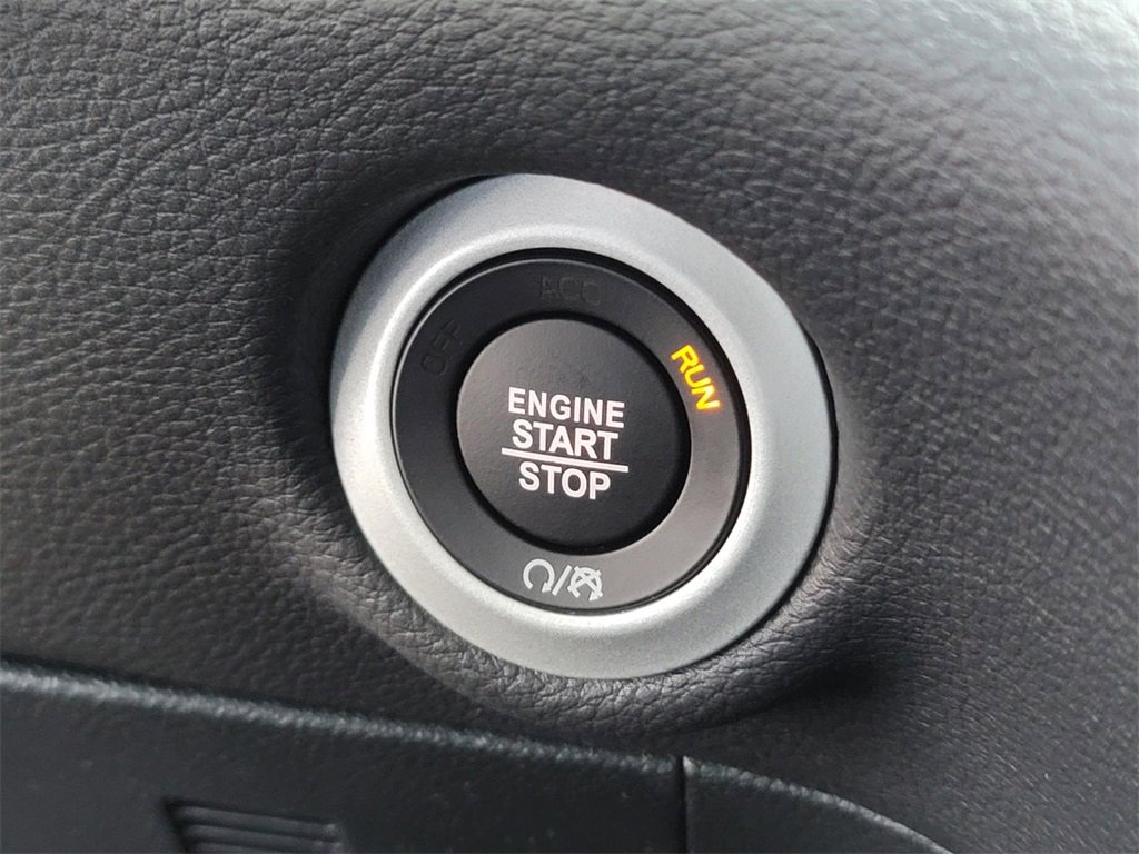 New 2025 Chrysler Pacifica Select image 26