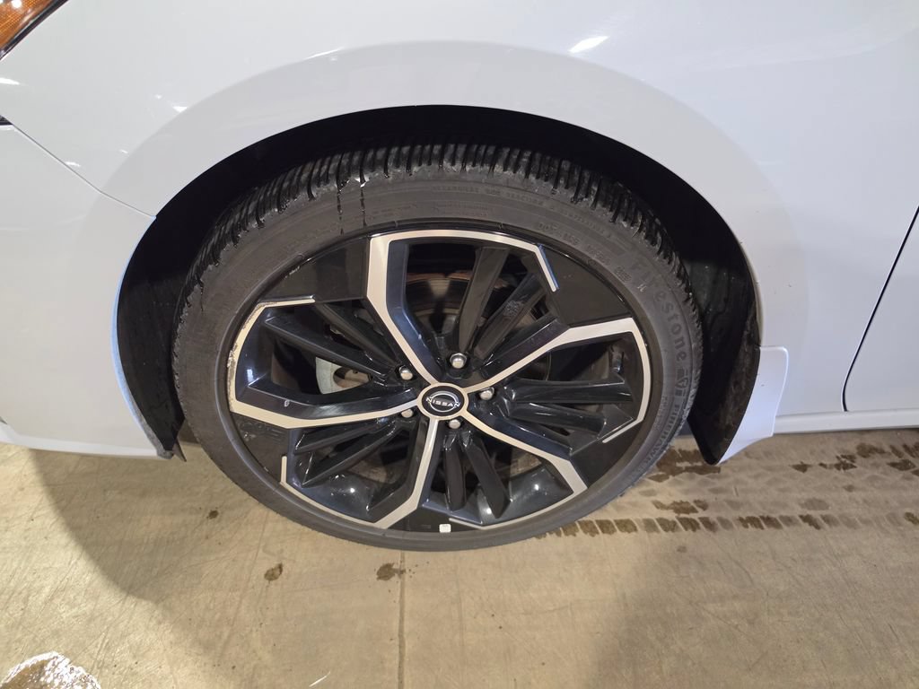 Used 2025 Nissan Altima 2.5 SR w/ SR Premium Package FWD image 3