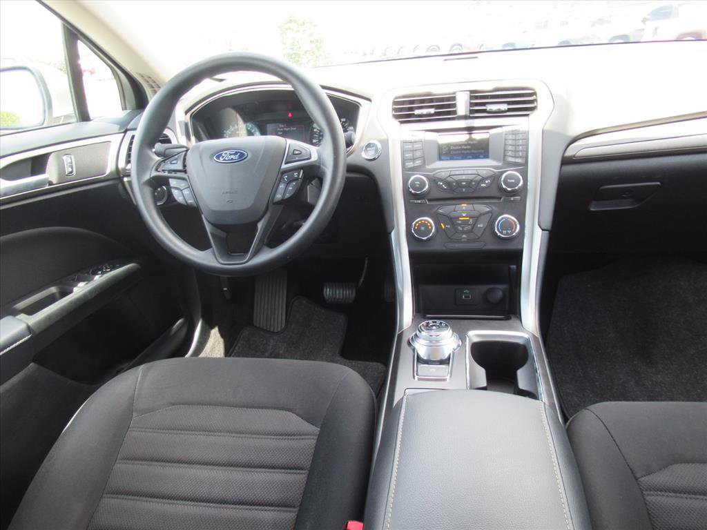 Used 2018 Ford Fusion SE image 12