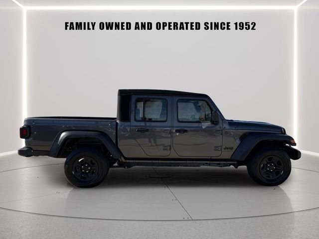 Used 2024 Jeep Gladiator Sport image 7