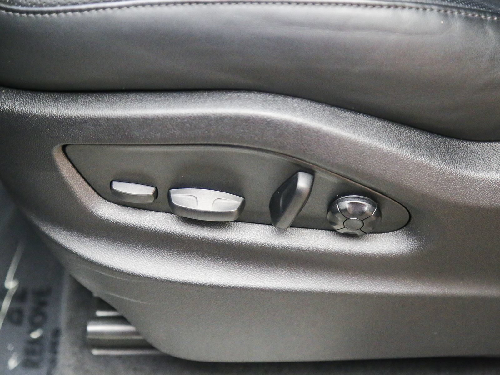Certified 2026 Porsche Cayenne Coupe AWD/4WD image 25