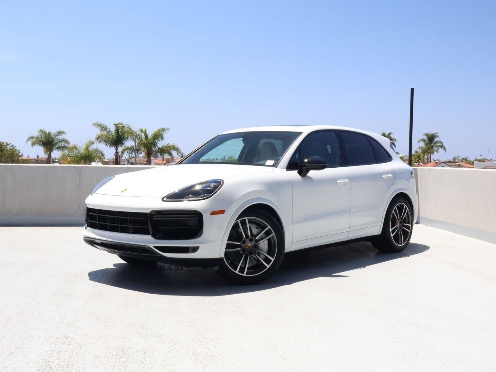 Certified 2023 Porsche Cayenne Turbo AWD/4WD image 1