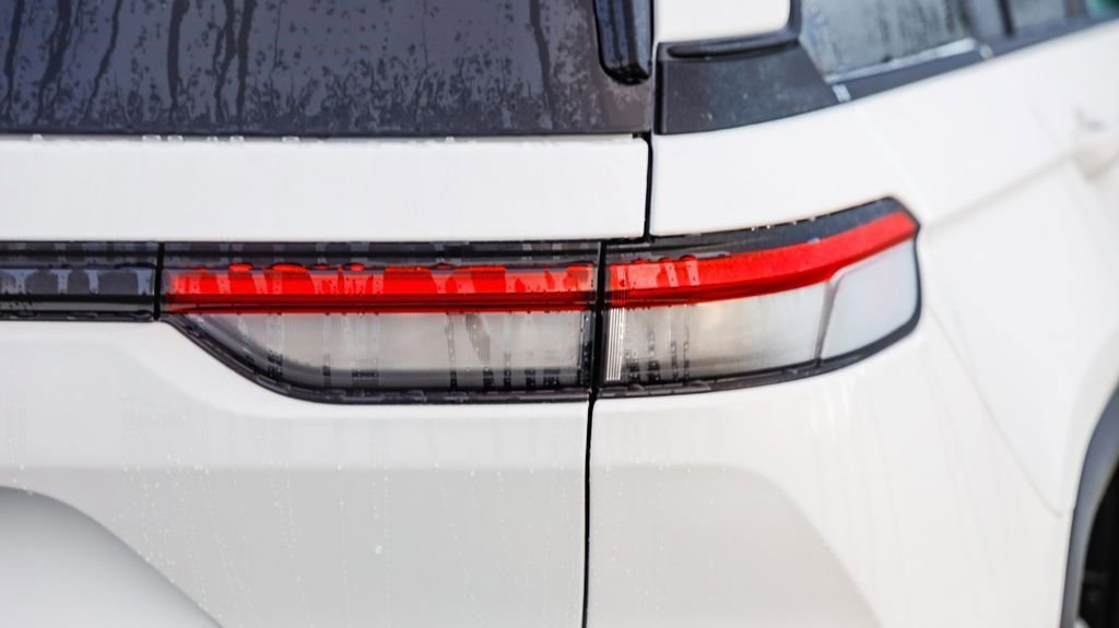 New 2025 Jeep Grand Cherokee Altitude image 10