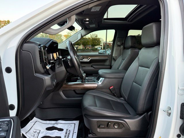 Used 2023 Chevrolet Silverado 1500 LT Trail Boss w/ LT Trail Boss Premium Package AWD/4WD image 5