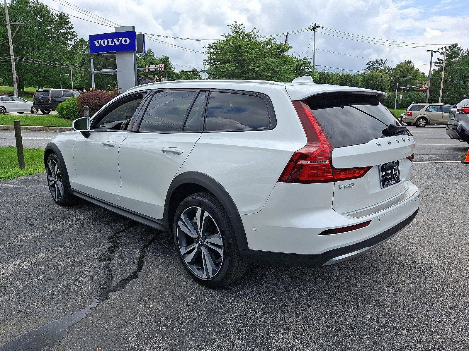 Certified 2024 Volvo V60 B5 Cross Country Plus w/ Protection Package Premier image 4