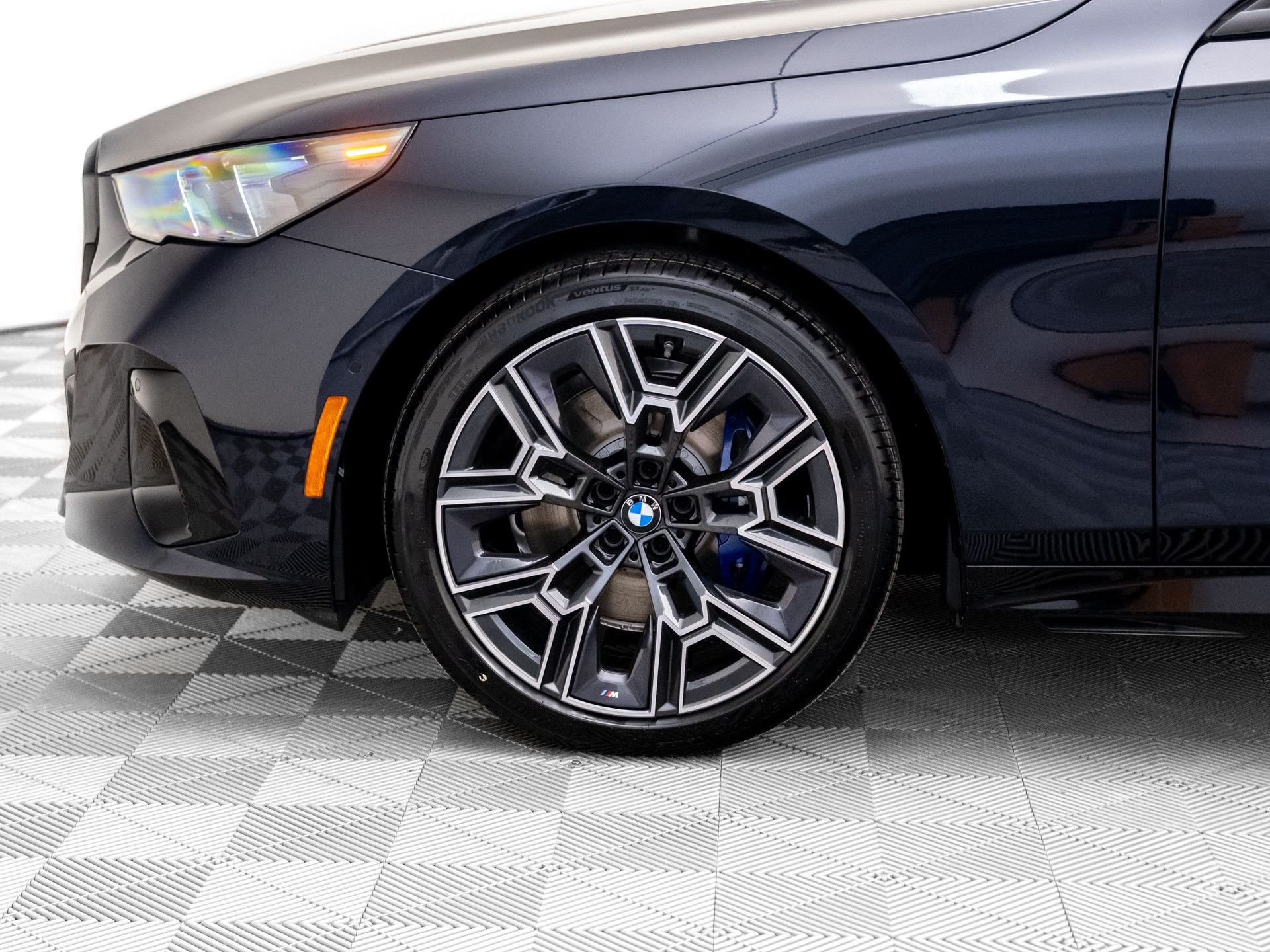 New 2026 BMW 530i xDrive w/ M Sport Package AWD/4WD image 35