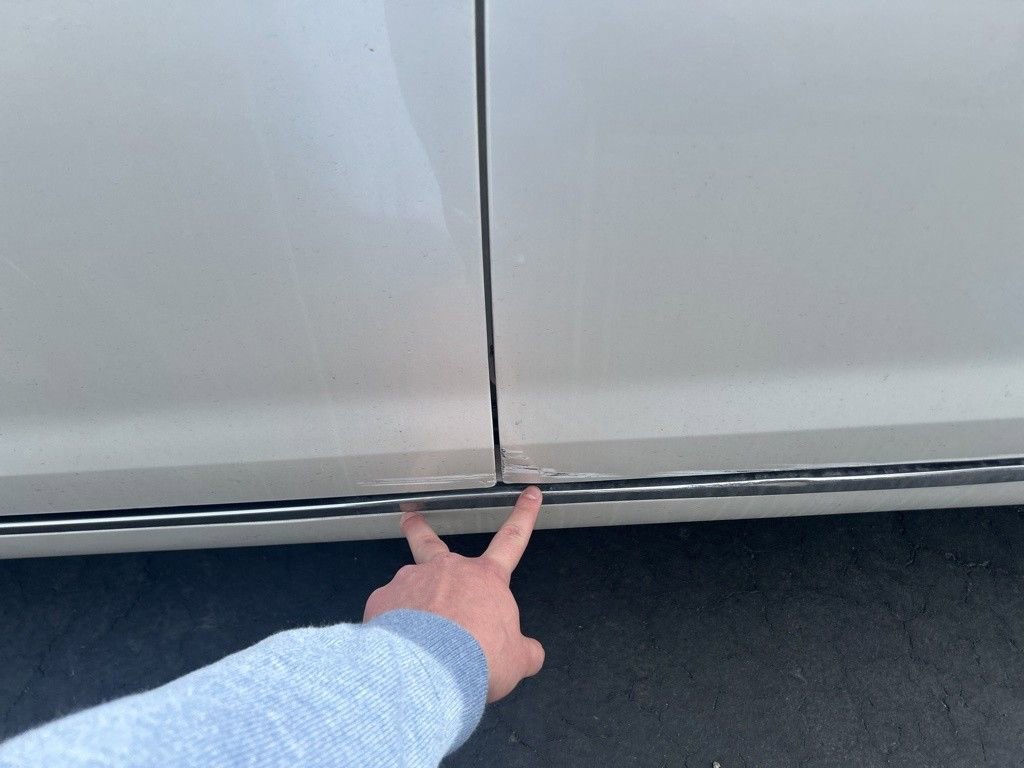 Used 2011 Chevrolet Malibu LTZ FWD image 4