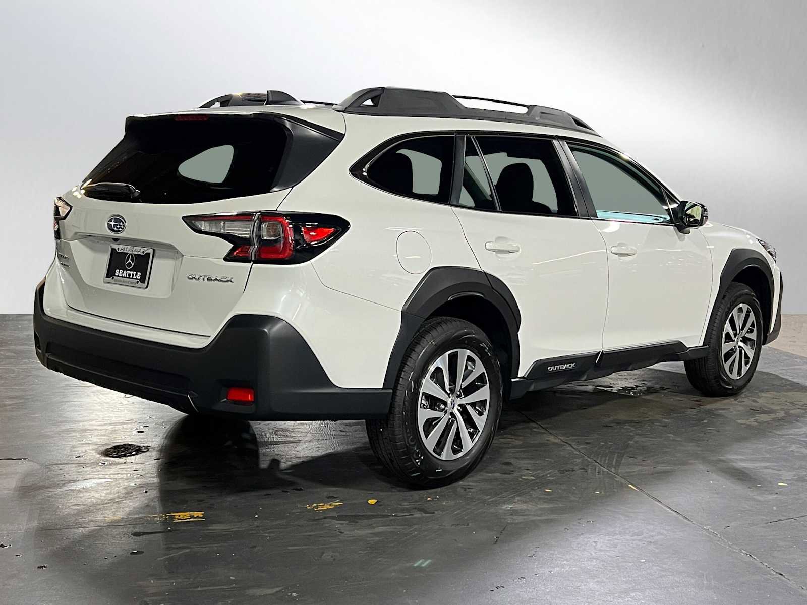 Used 2024 Subaru Outback Premium image 3