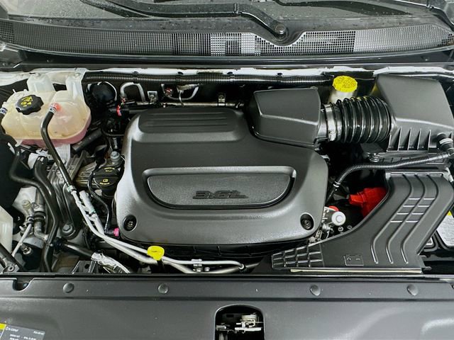 Used 2024 Chrysler Pacifica Touring-L image 28