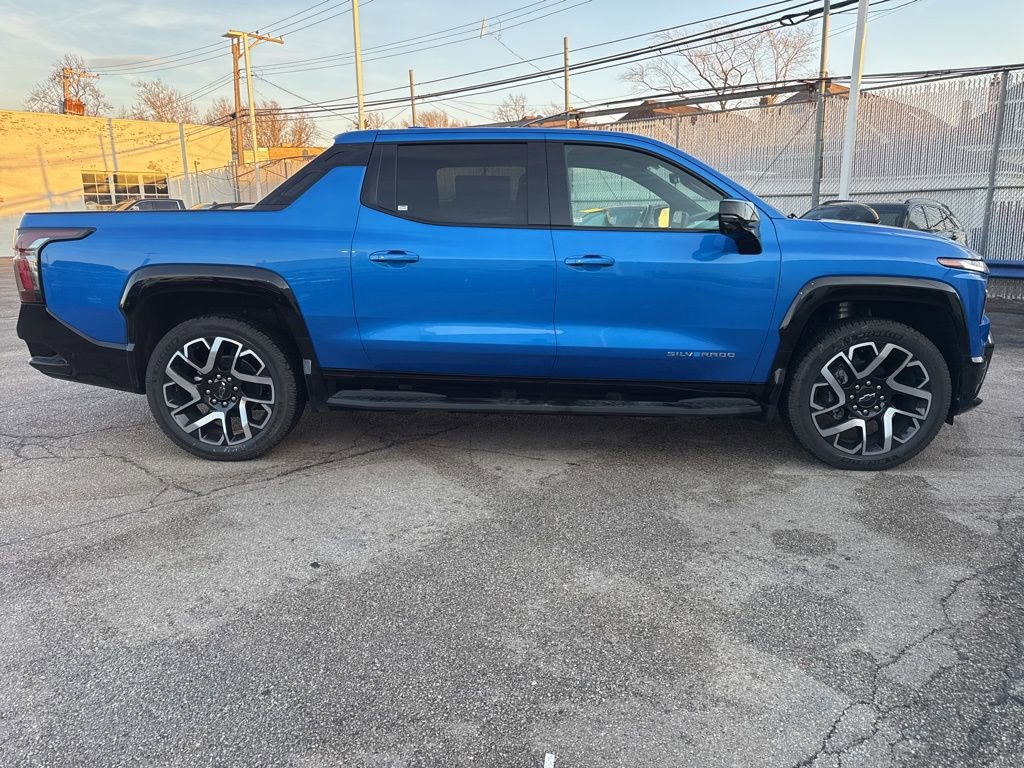 Used 2025 Chevrolet Silverado EV RST image 7
