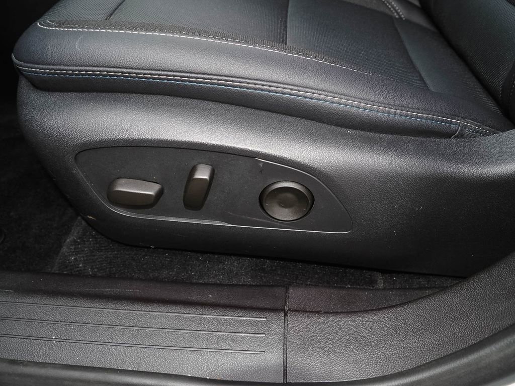 Used 2025 Chevrolet Equinox EV LT w/ Convenience Package FWD image 23