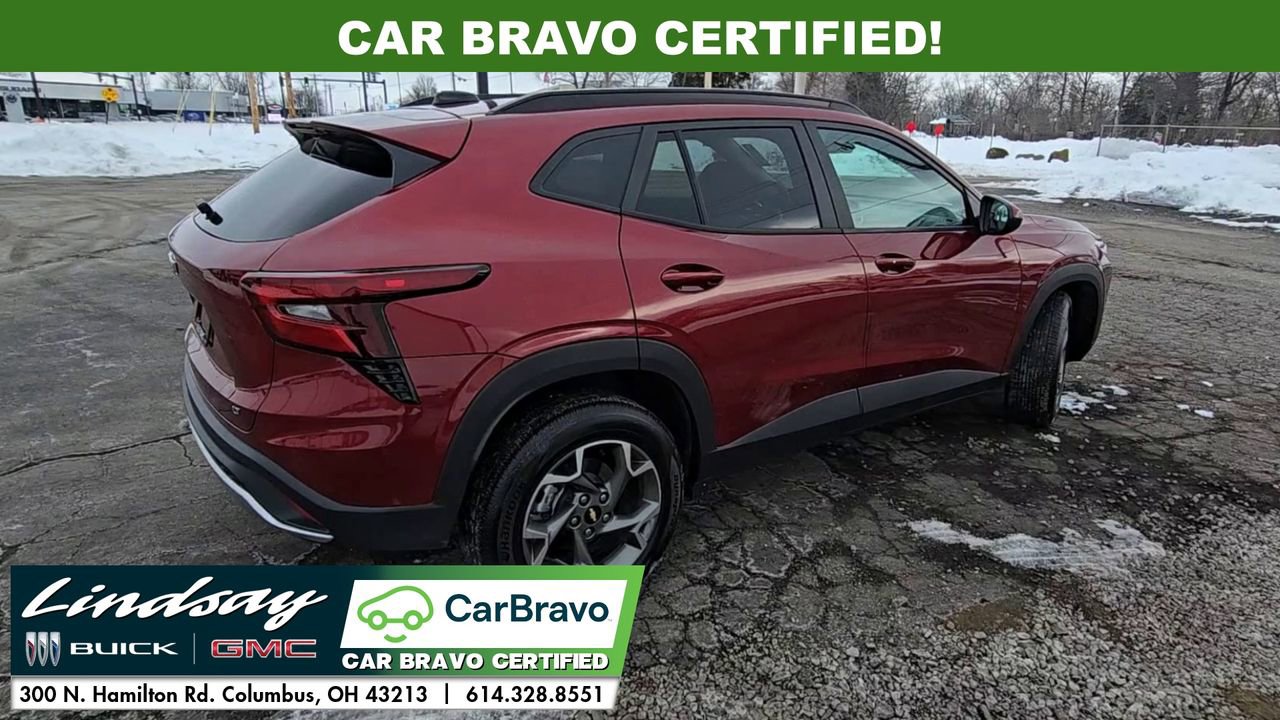 Used 2025 Chevrolet Trax LT w/ LT Convenience Package image 8