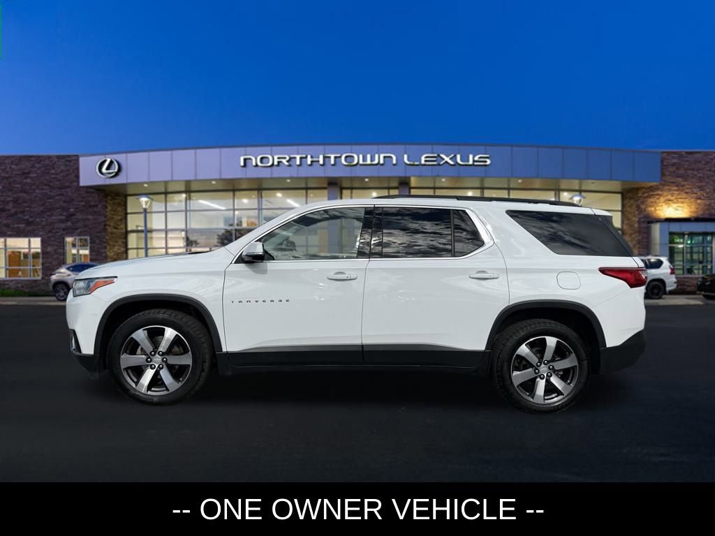 Used 2019 Chevrolet Traverse LT w/ LT Premium Package image 2