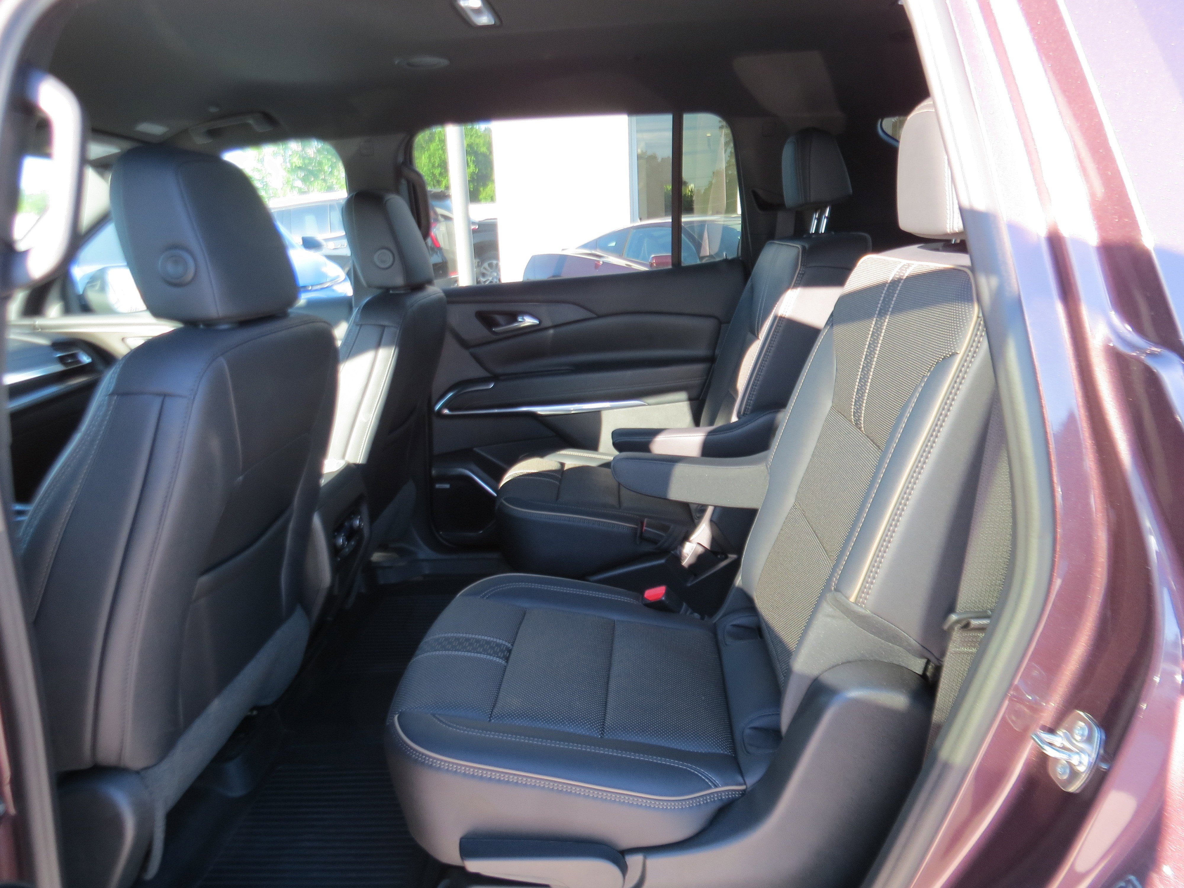 Used 2026 Chevrolet Traverse High Country w/ LPO, Floor Liner Package AWD/4WD image 12