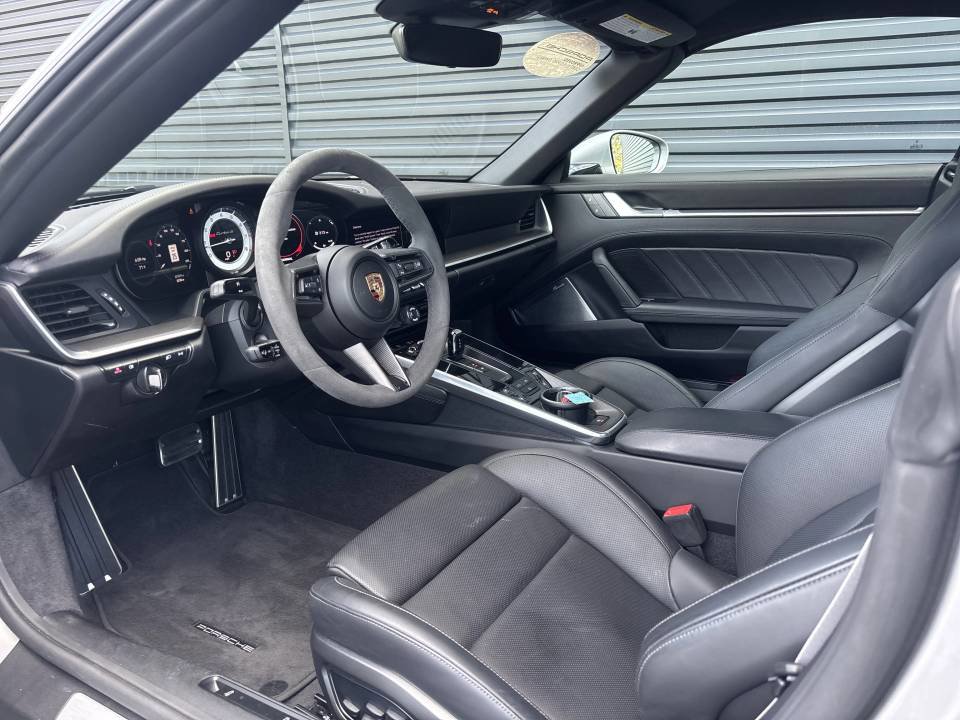 Certified 2024 Porsche 911 Turbo AWD/4WD image 11