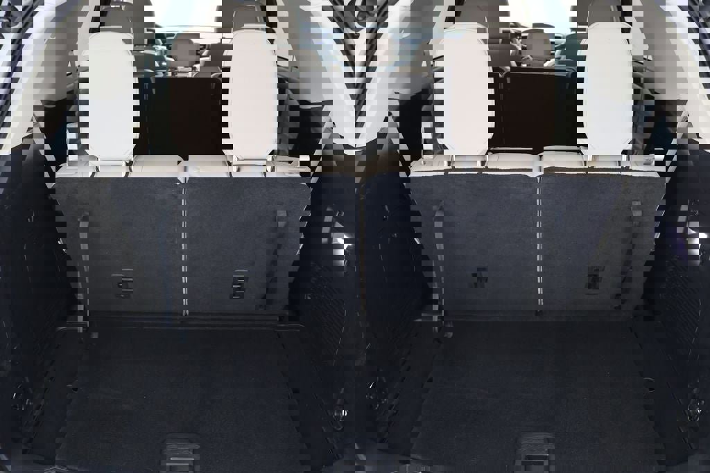 Used 2022 Ford Explorer XLT w/ Equipment Group 202A image 29