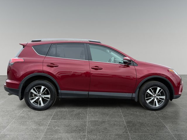 Used 2018 Toyota RAV4 XLE image 7
