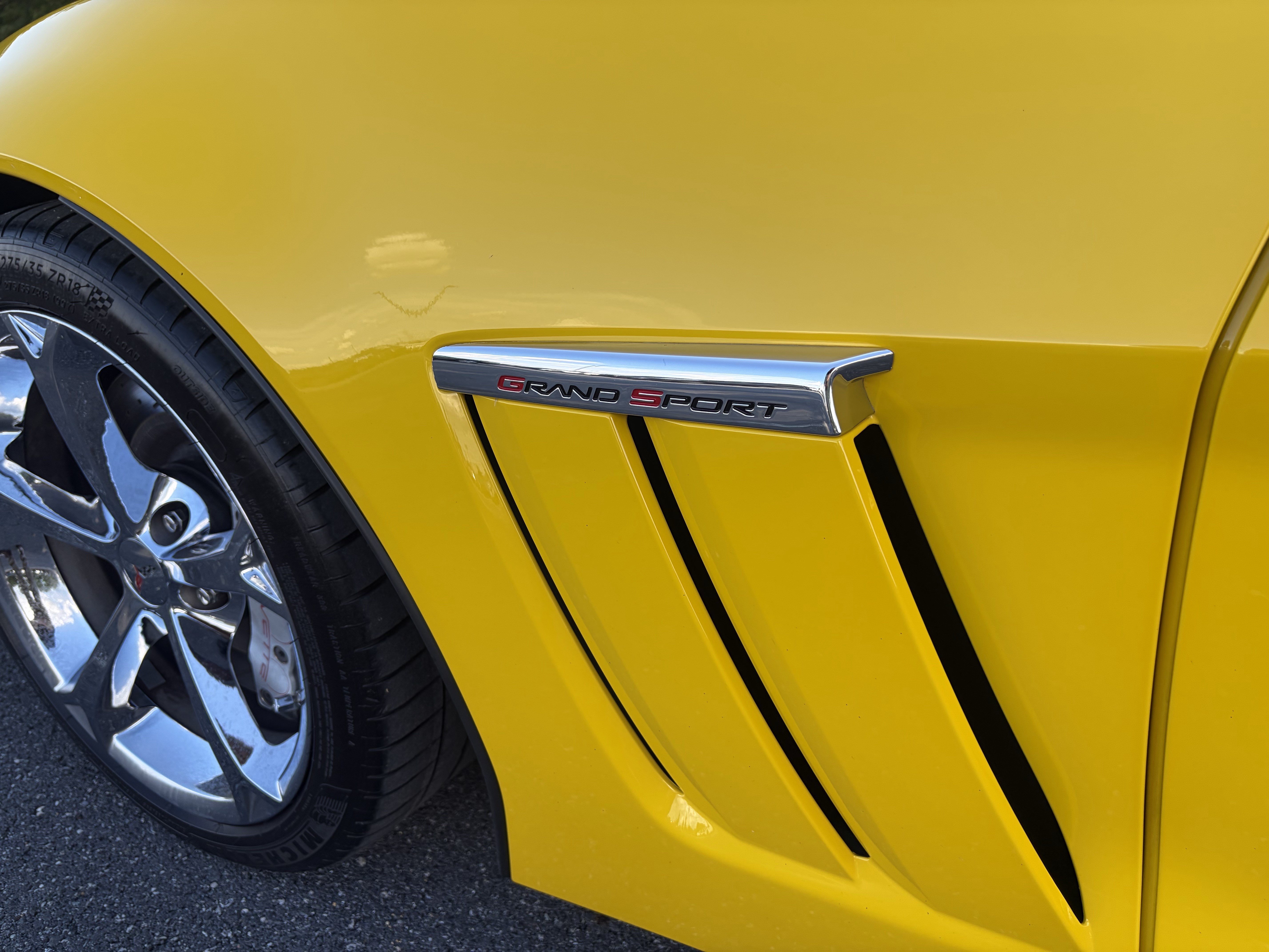 Used 2010 Chevrolet Corvette Grand Sport w/ Preferred Equipment Group RWD image 9