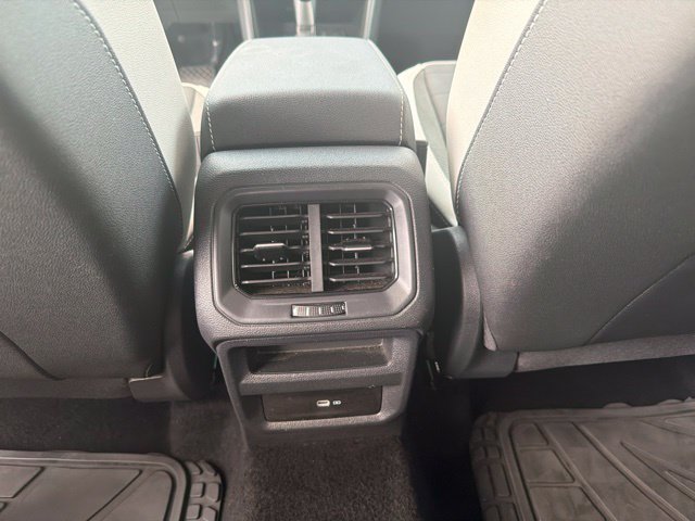 Used 2025 Volkswagen Taos SE AWD/4WD image 13
