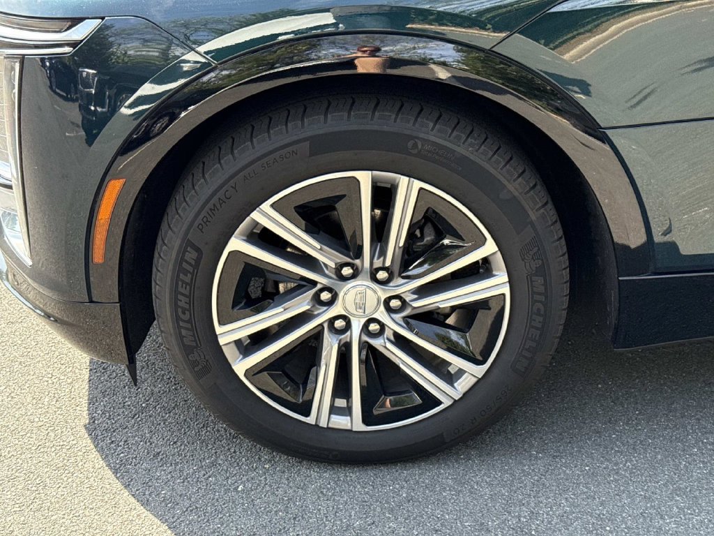 Used 2024 Cadillac Lyriq Luxury AWD/4WD image 5