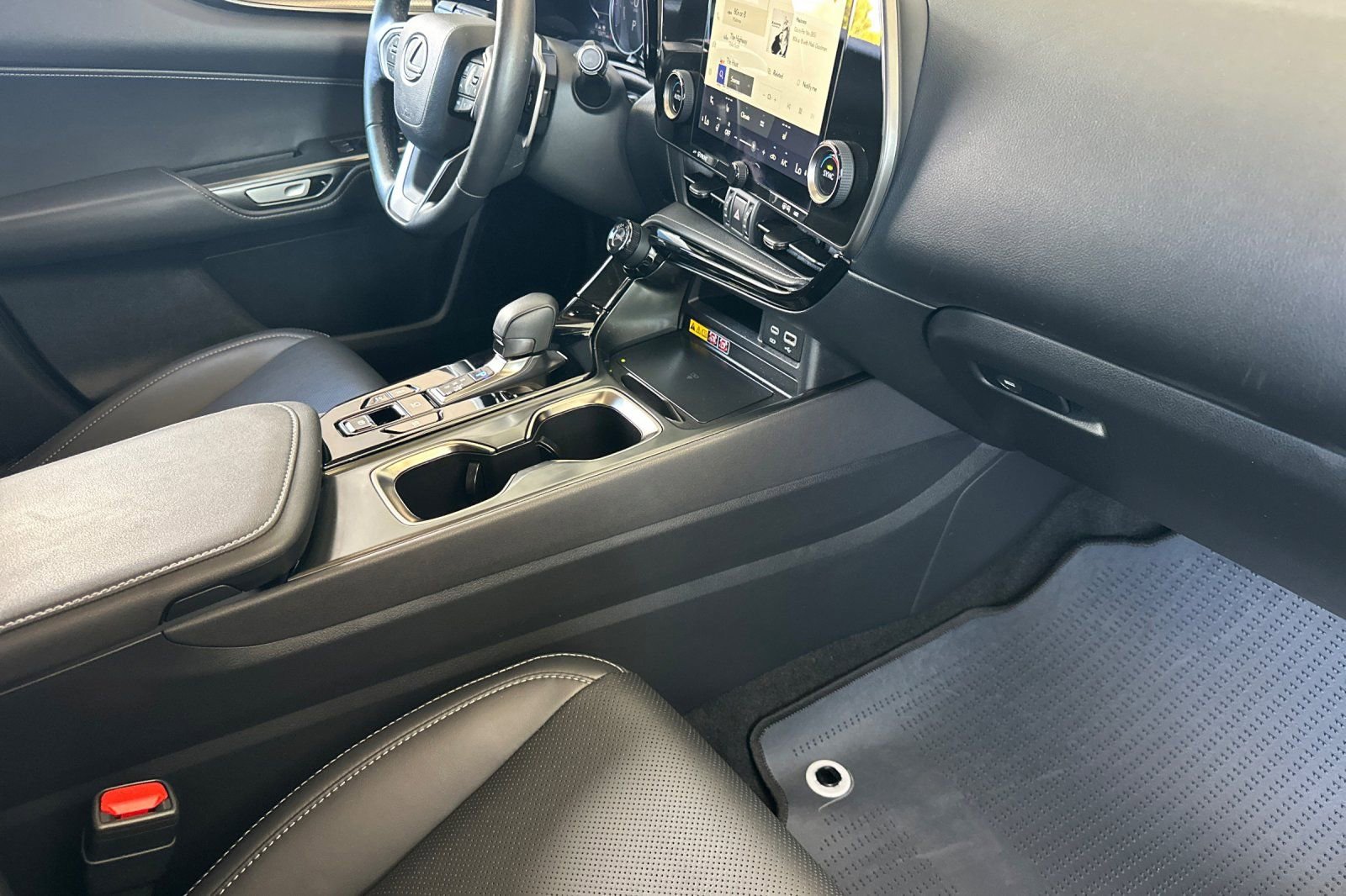 Used 2025 Lexus NX 350h AWD w/ Accessory Package (2T) image 13