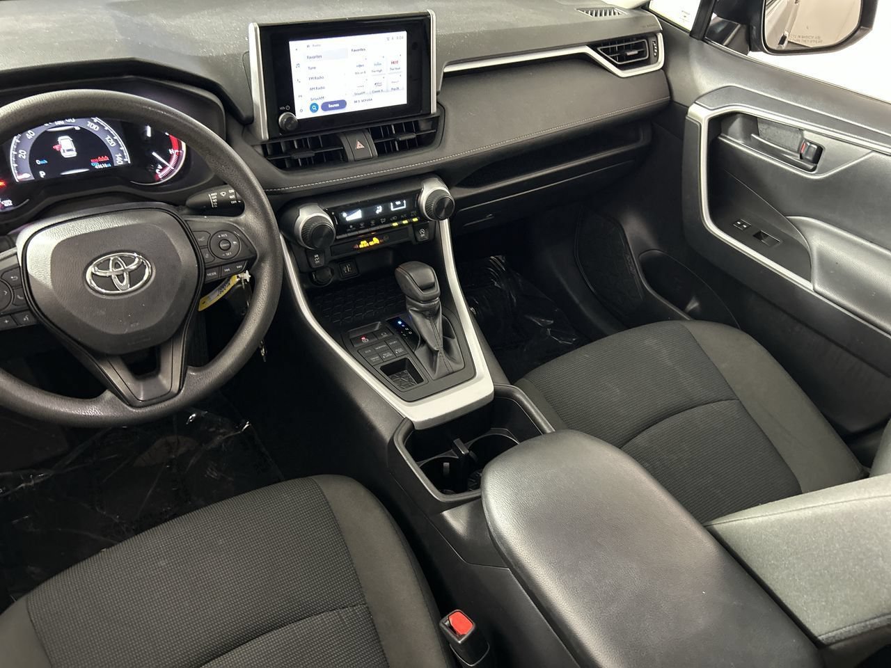 Used 2025 Toyota RAV4 LE AWD/4WD image 23