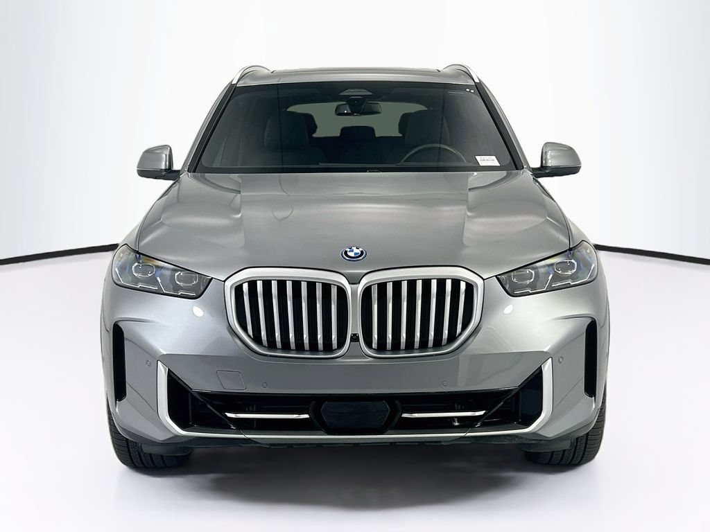 Certified 2026 BMW X5 xDrive50e w/ Climate Comfort Package AWD/4WD image 2