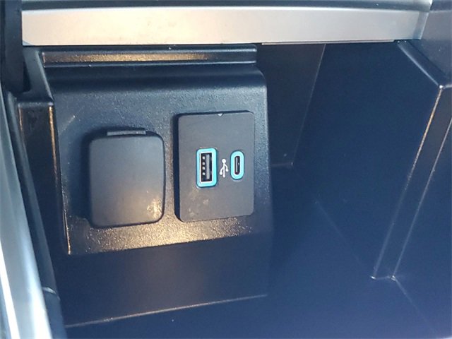 Used 2022 Ford Explorer XLT image 23