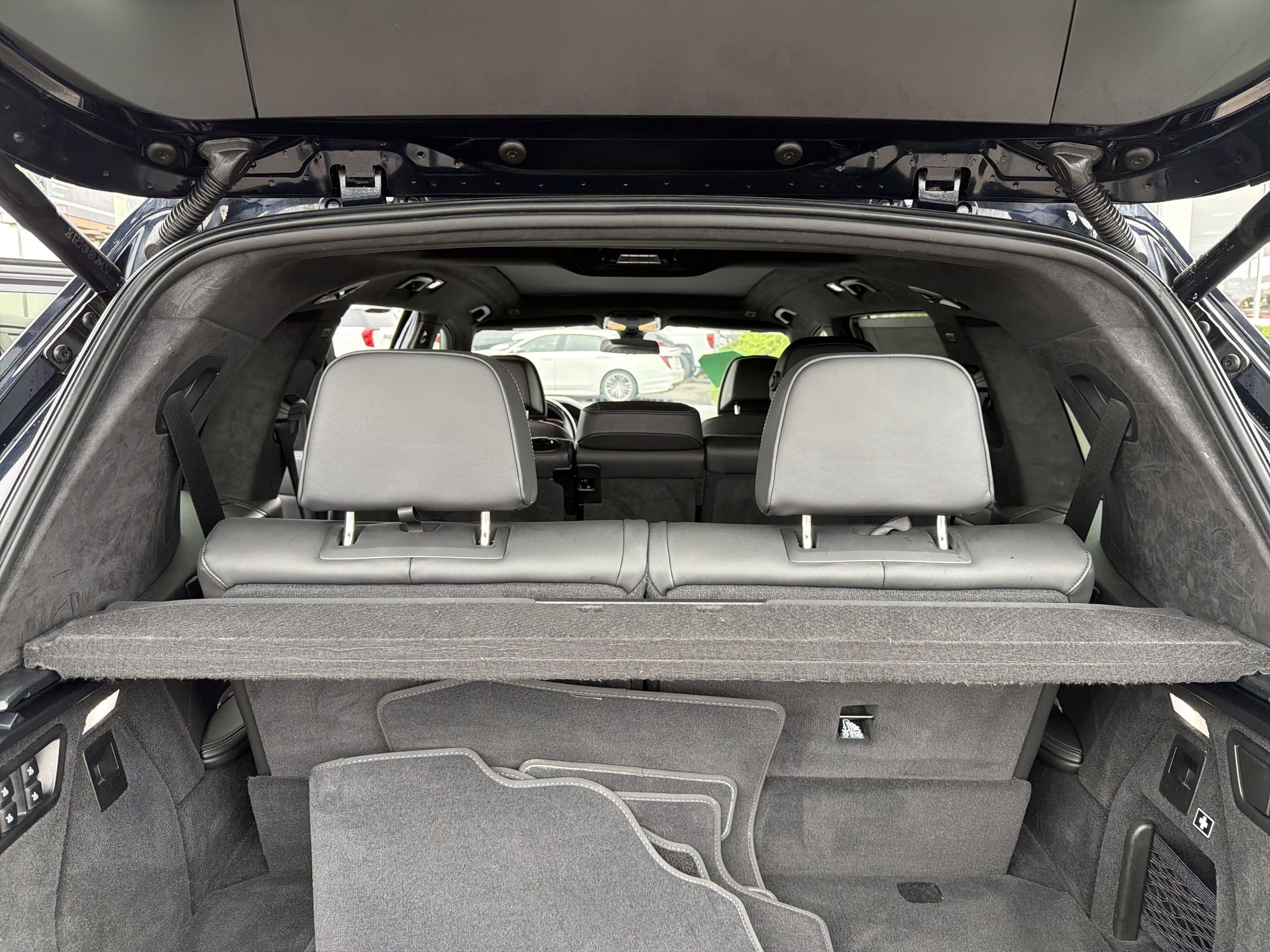 Used 2022 BMW X7 M50i w/ Cold Weather Package image 27