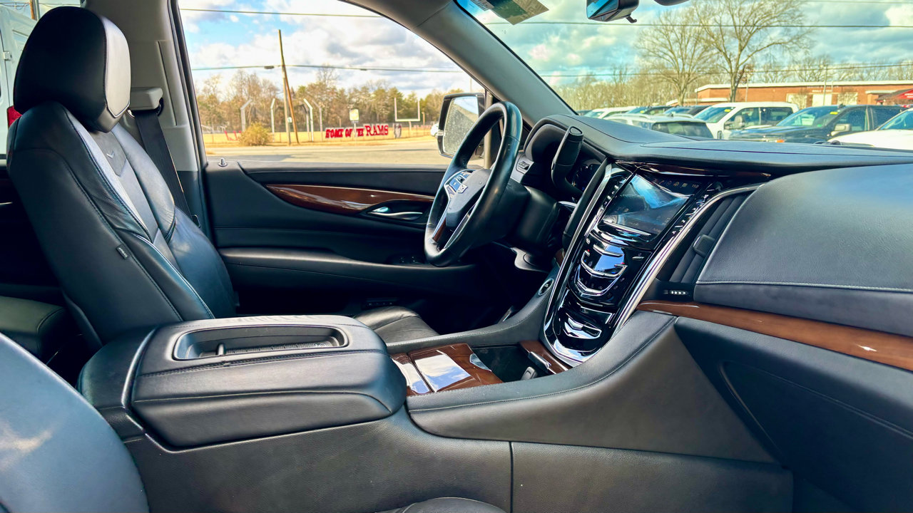 Used 2017 Cadillac Escalade Luxury image 11