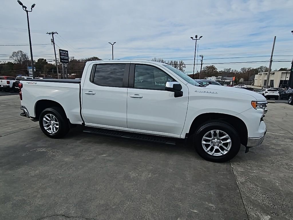 Used 2022 Chevrolet Silverado 1500 LT image 2