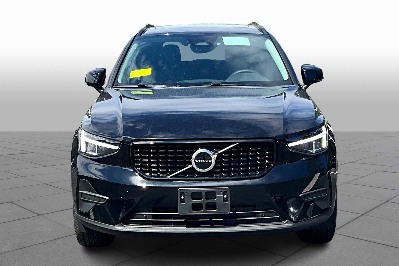 New 2026 Volvo XC40 B5 Core w/ Protection Package Premier image 2