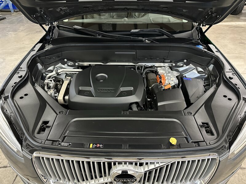 Used 2016 Volvo XC90 T8 Inscription w/ Vision Package image 8