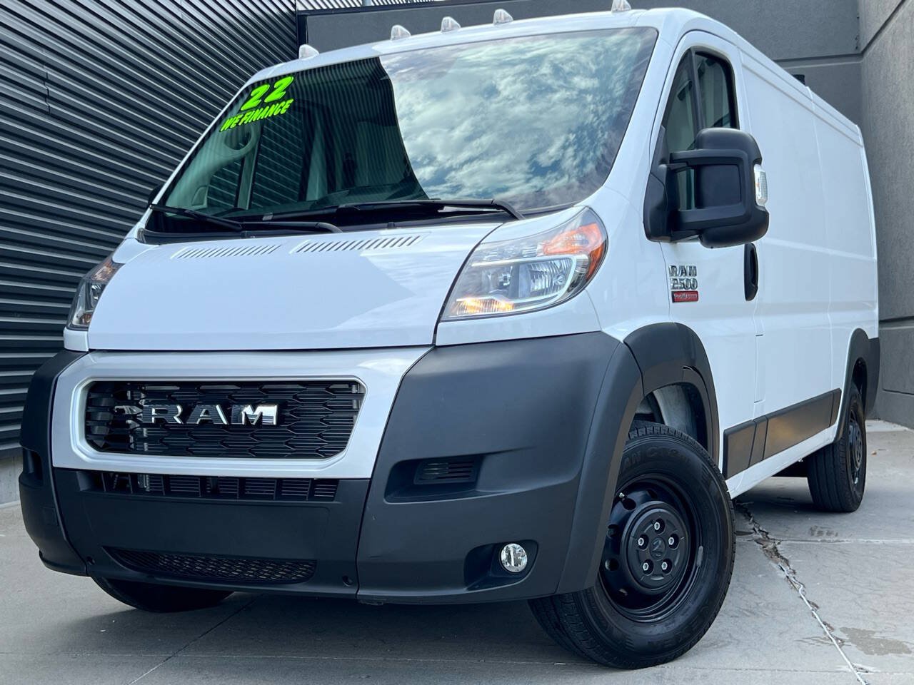 Used 2022 RAM ProMaster 2500 w/ Convenience Group FWD image 3