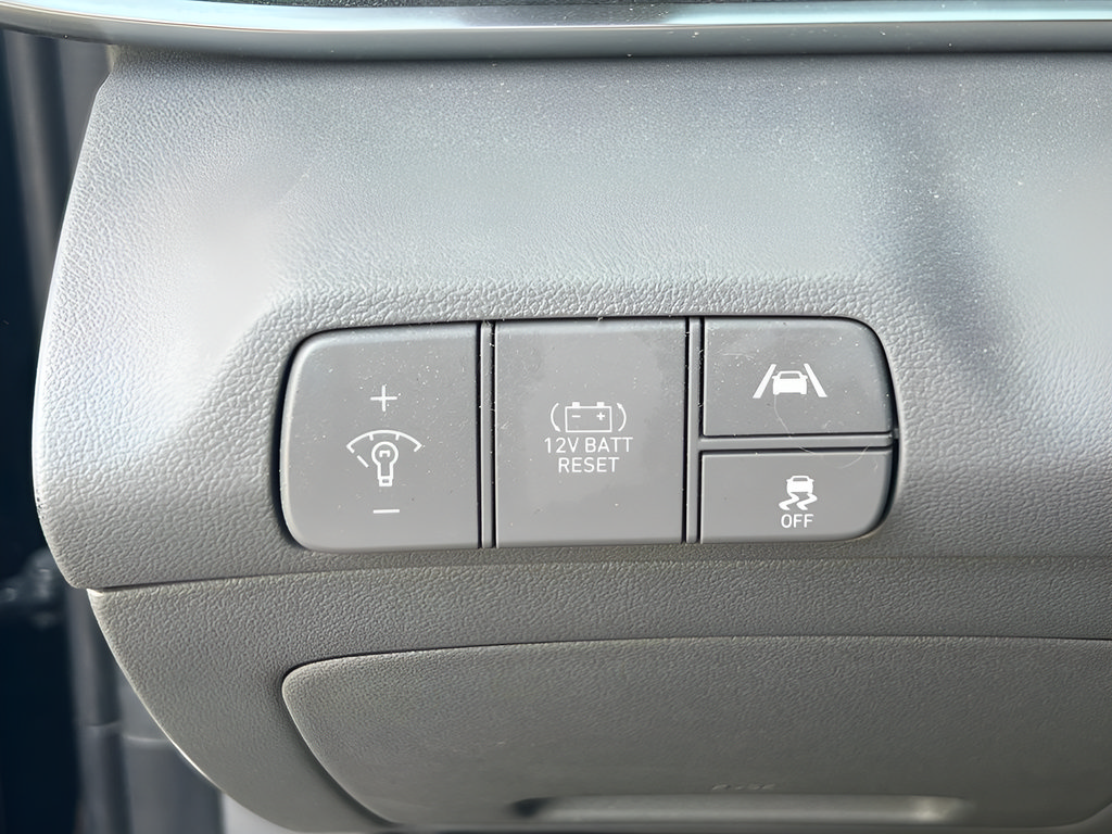 Used 2023 Hyundai Elantra Blue FWD image 19