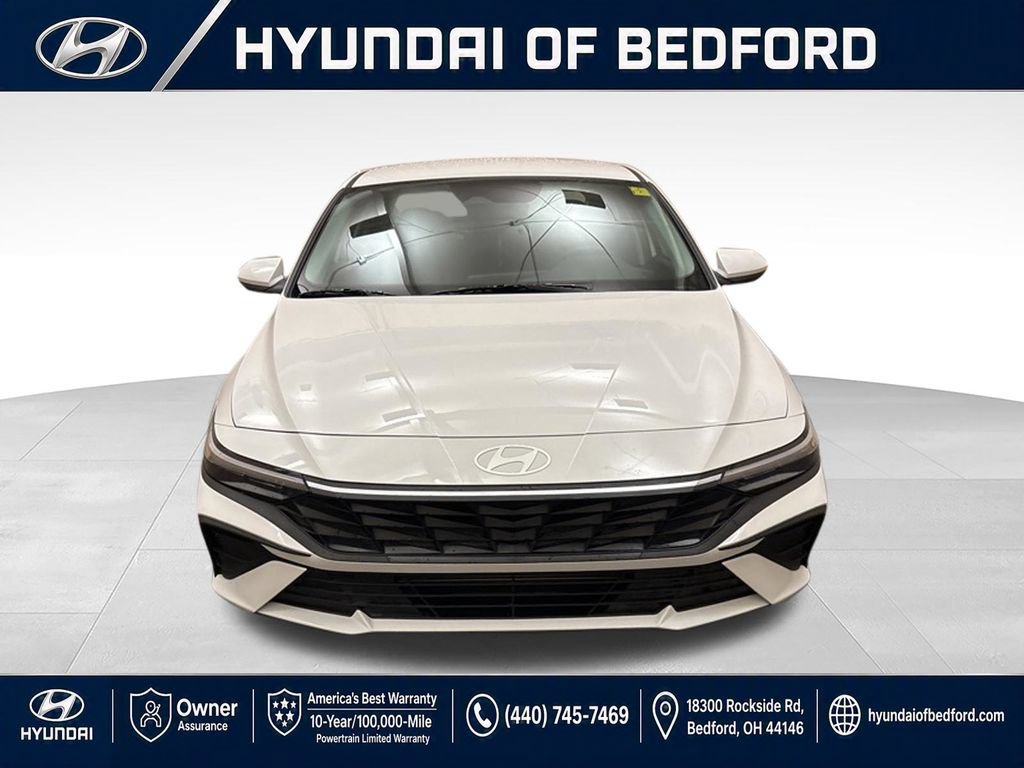 Used 2026 Hyundai Elantra SE w/ Cargo Package FWD image 2
