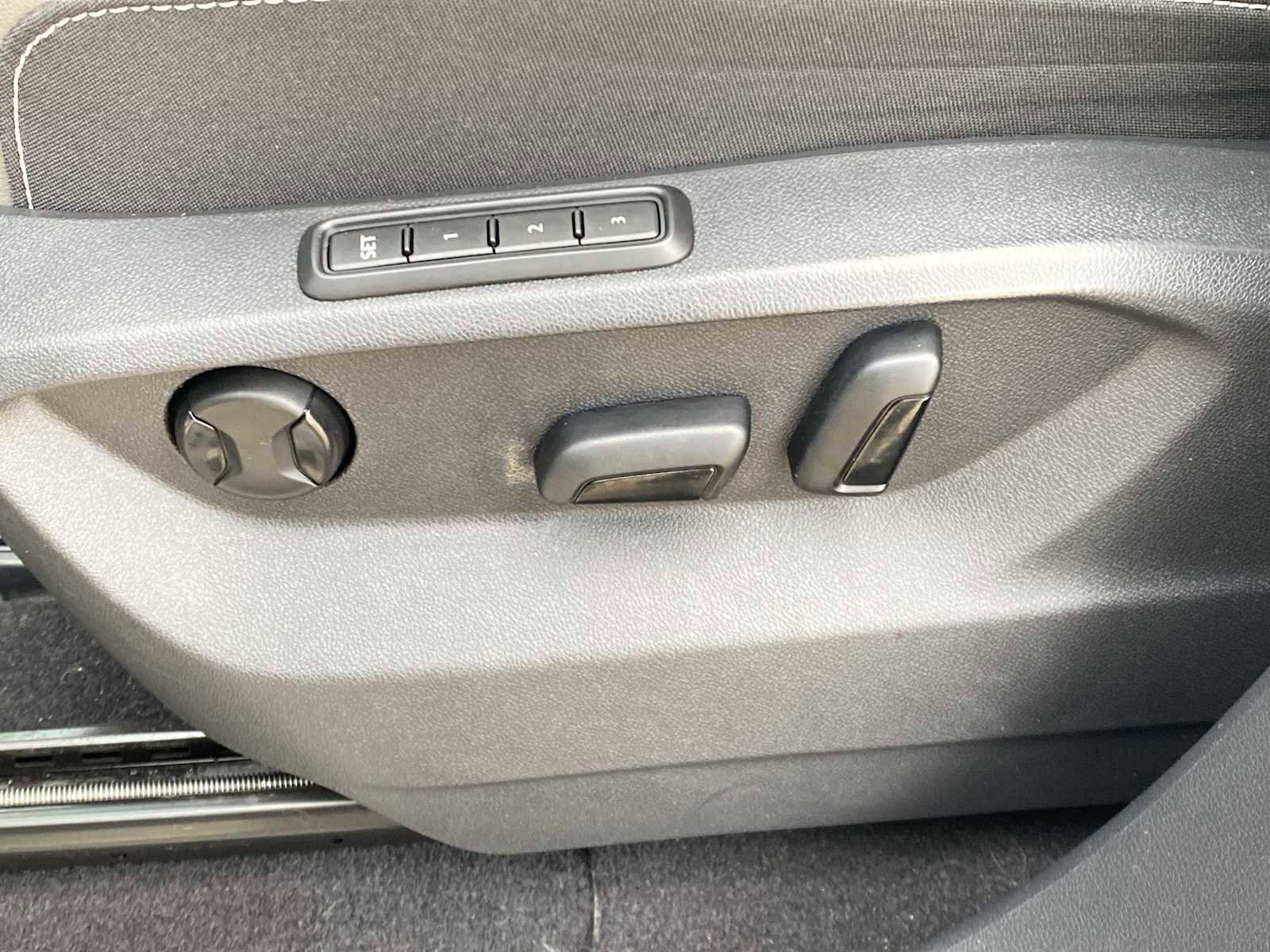 Used 2023 Volkswagen Atlas SEL Premium image 31