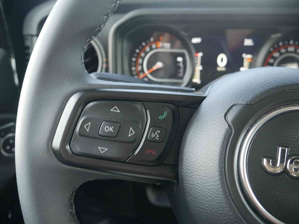 Certified 2026 Jeep Gladiator Mojave AWD/4WD image 38