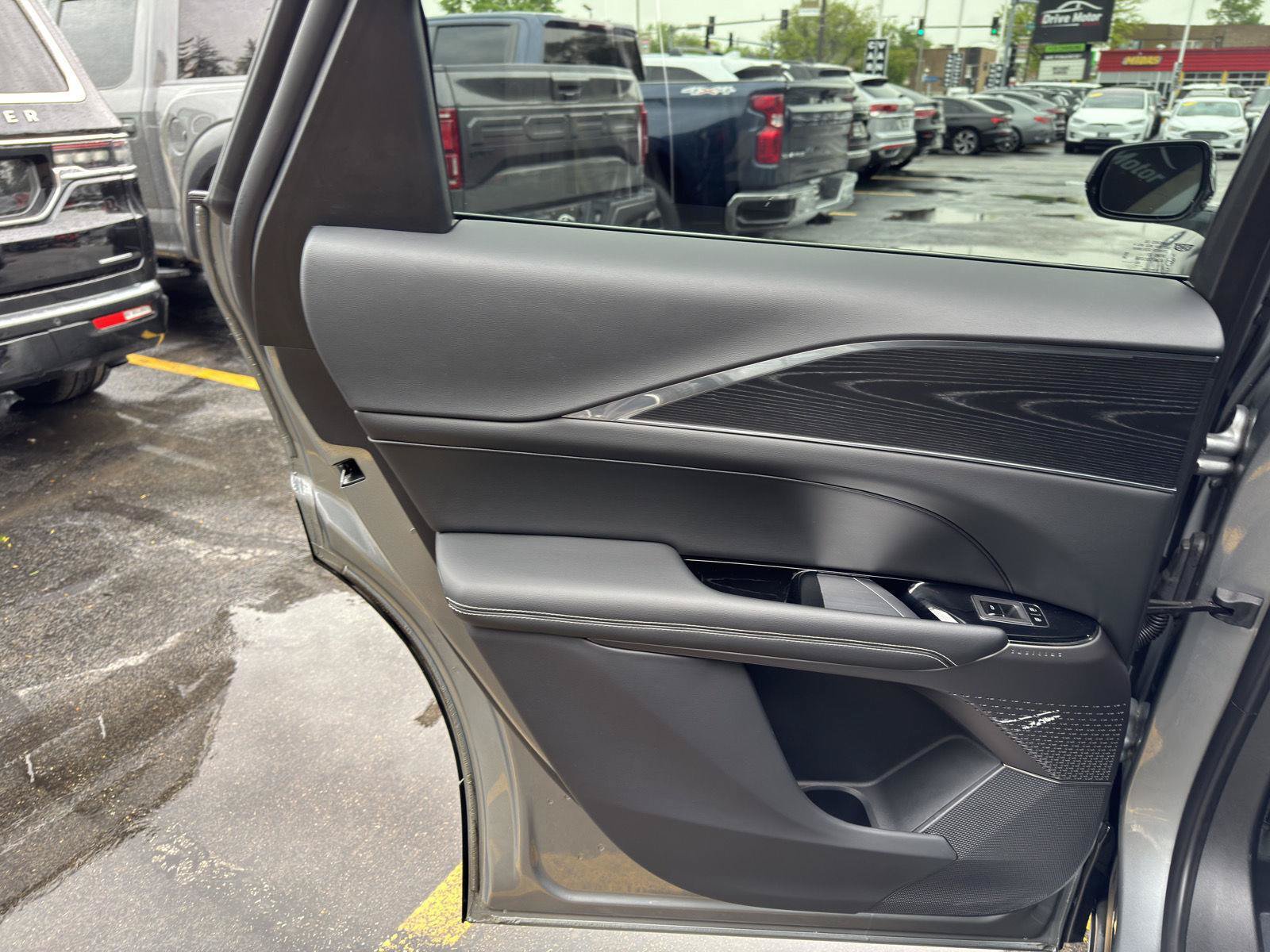 Used 2024 Cadillac Lyriq Luxury AWD/4WD image 29