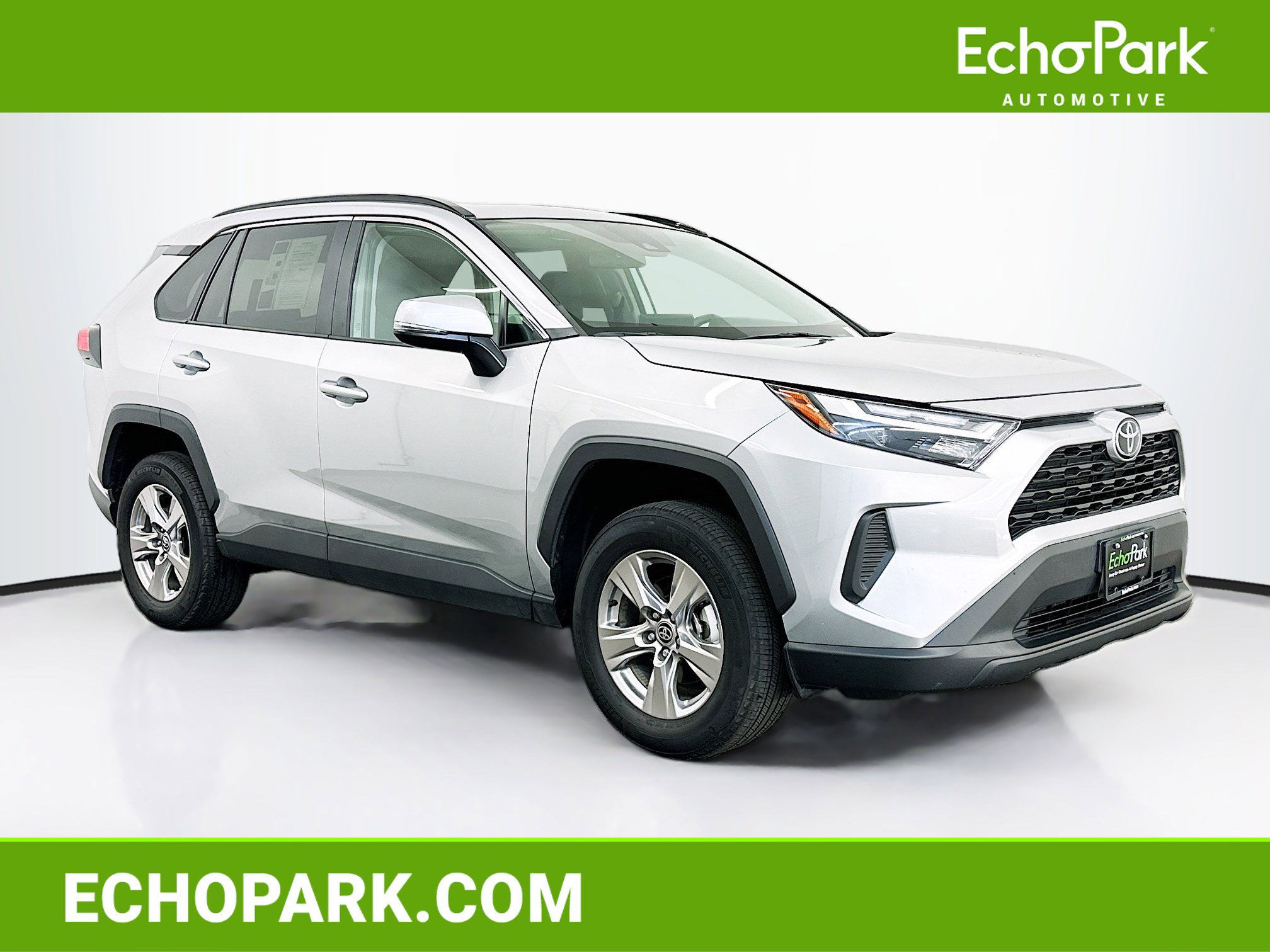 Used 2025 Toyota RAV4 XLE image 1