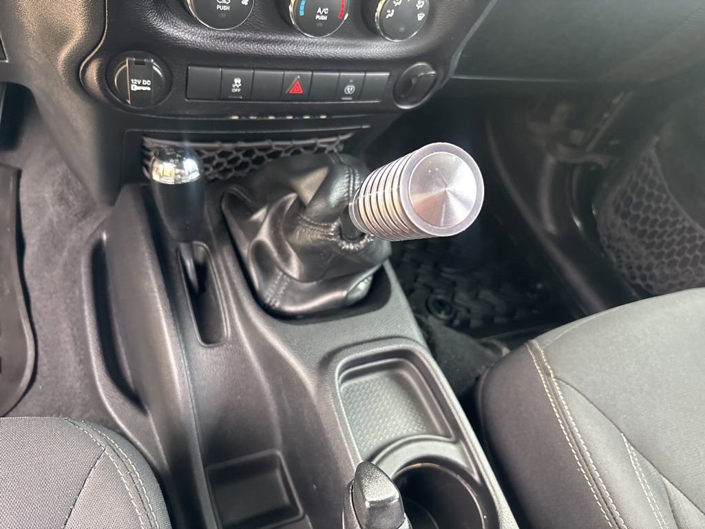 Used 2016 Jeep Wrangler Rubicon w/ Connectivity Group image 34