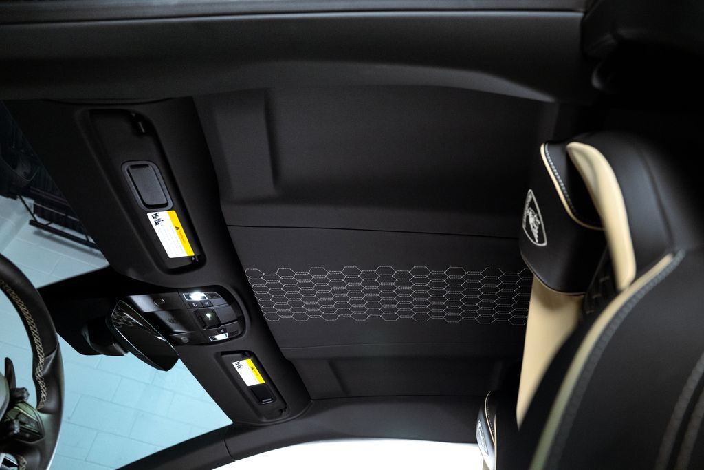 Used 2024 Lamborghini Revuelto AWD/4WD image 28