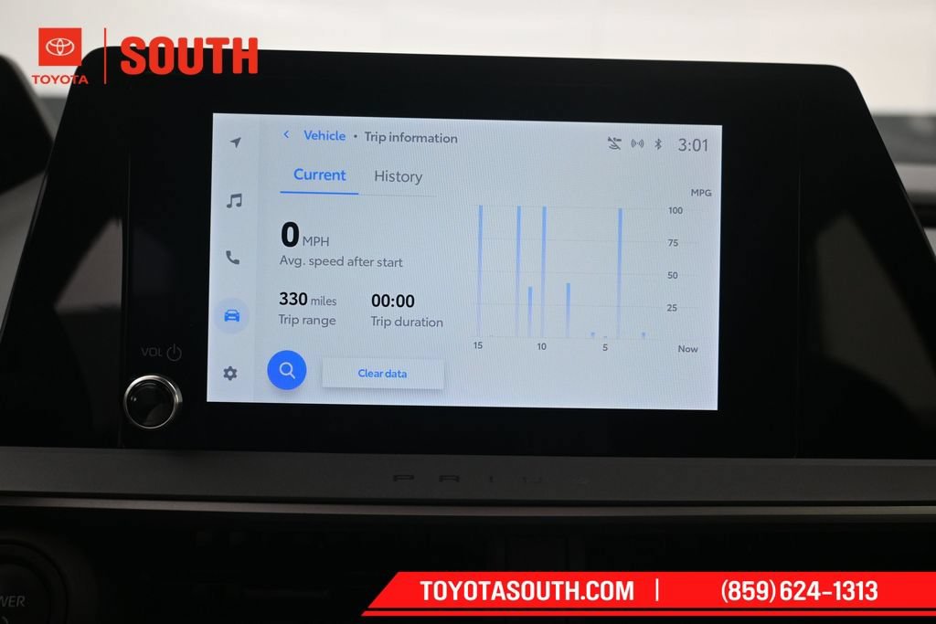 Used 2025 Toyota Prius LE AWD/4WD image 17