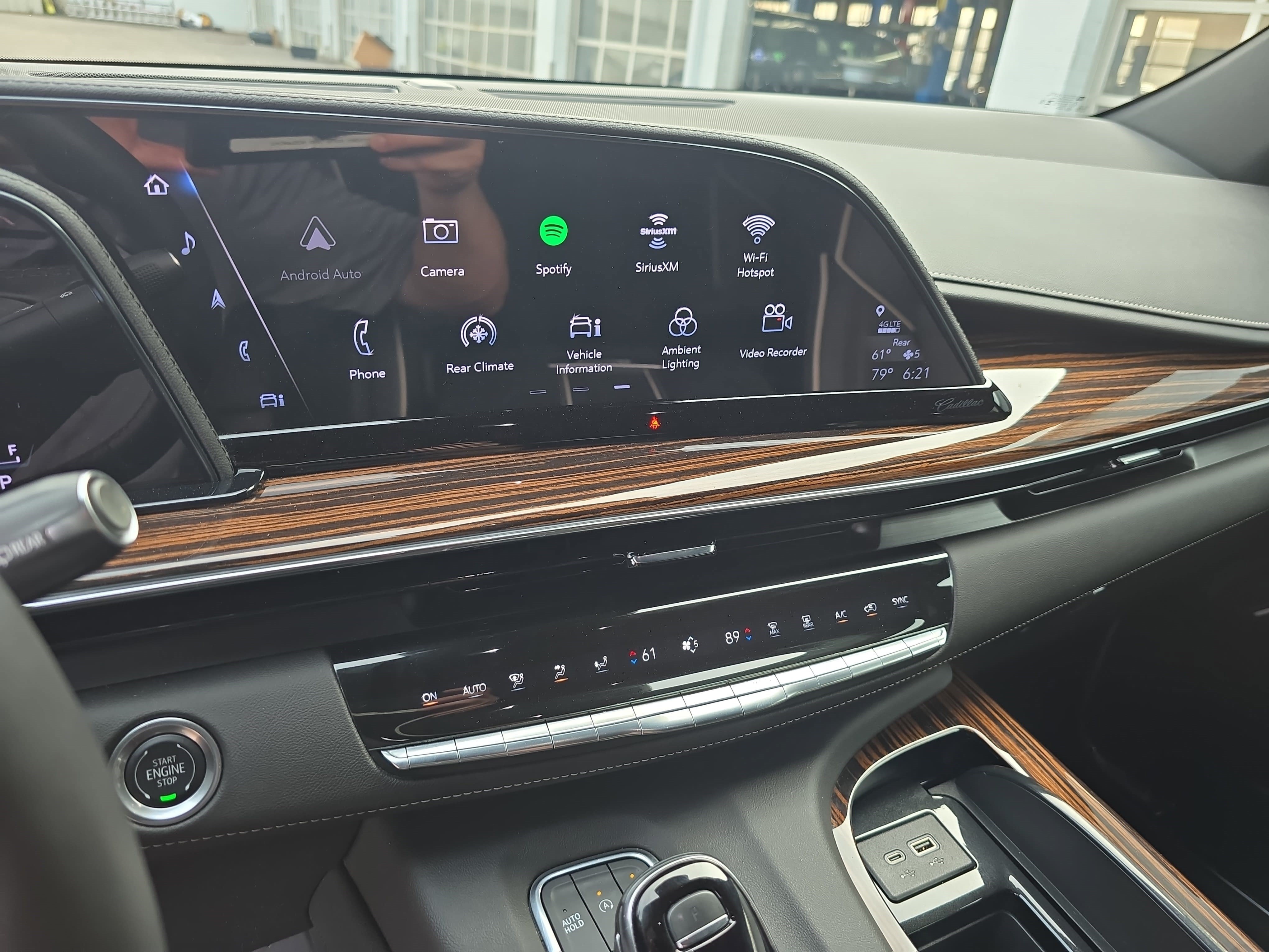 Certified 2024 Cadillac Escalade Premium Luxury w/ Performance Package AWD/4WD image 21