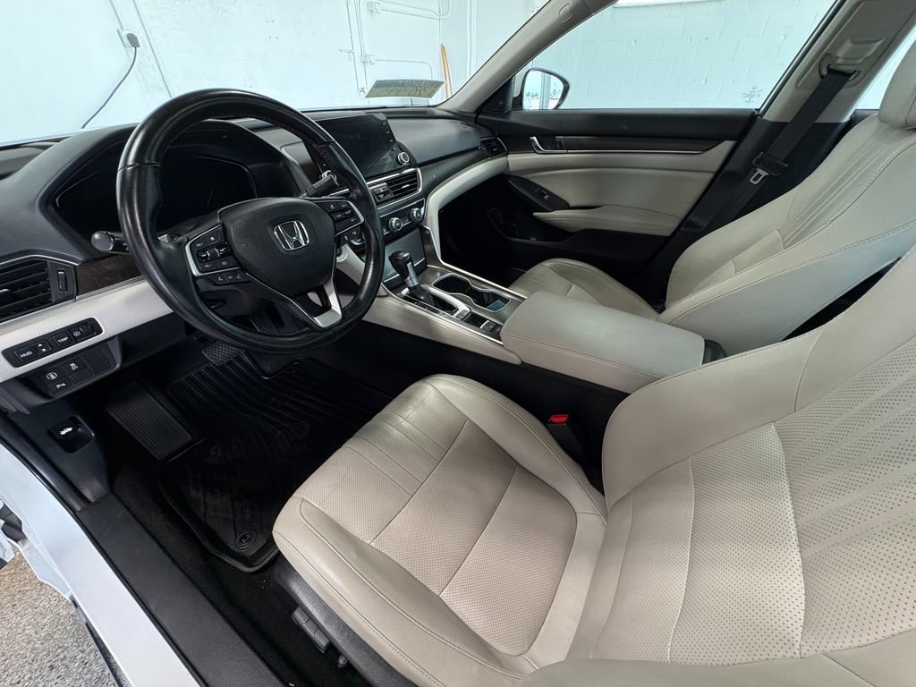Used 2018 Honda Accord Touring image 14