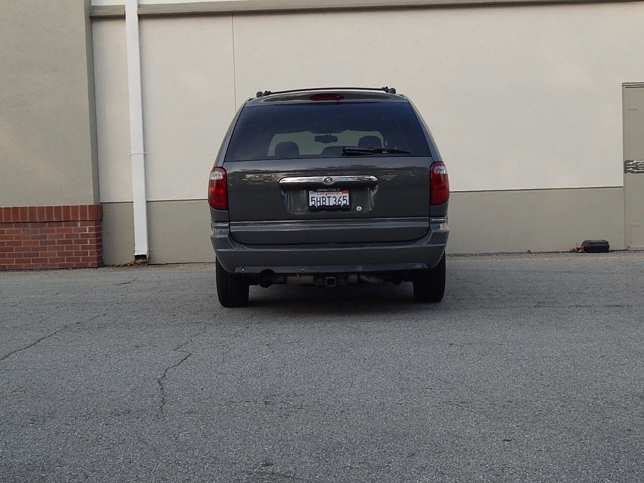 Used 2005 Chrysler Town & Country Touring w/ Luxury Group FWD image 6