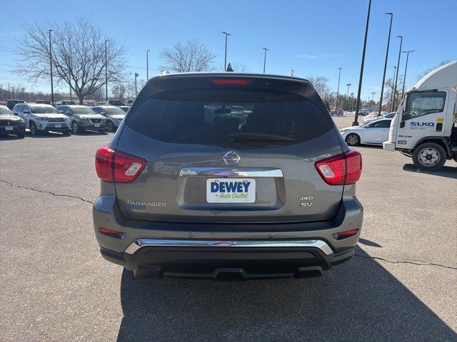 Used 2019 Nissan Pathfinder SV image 4