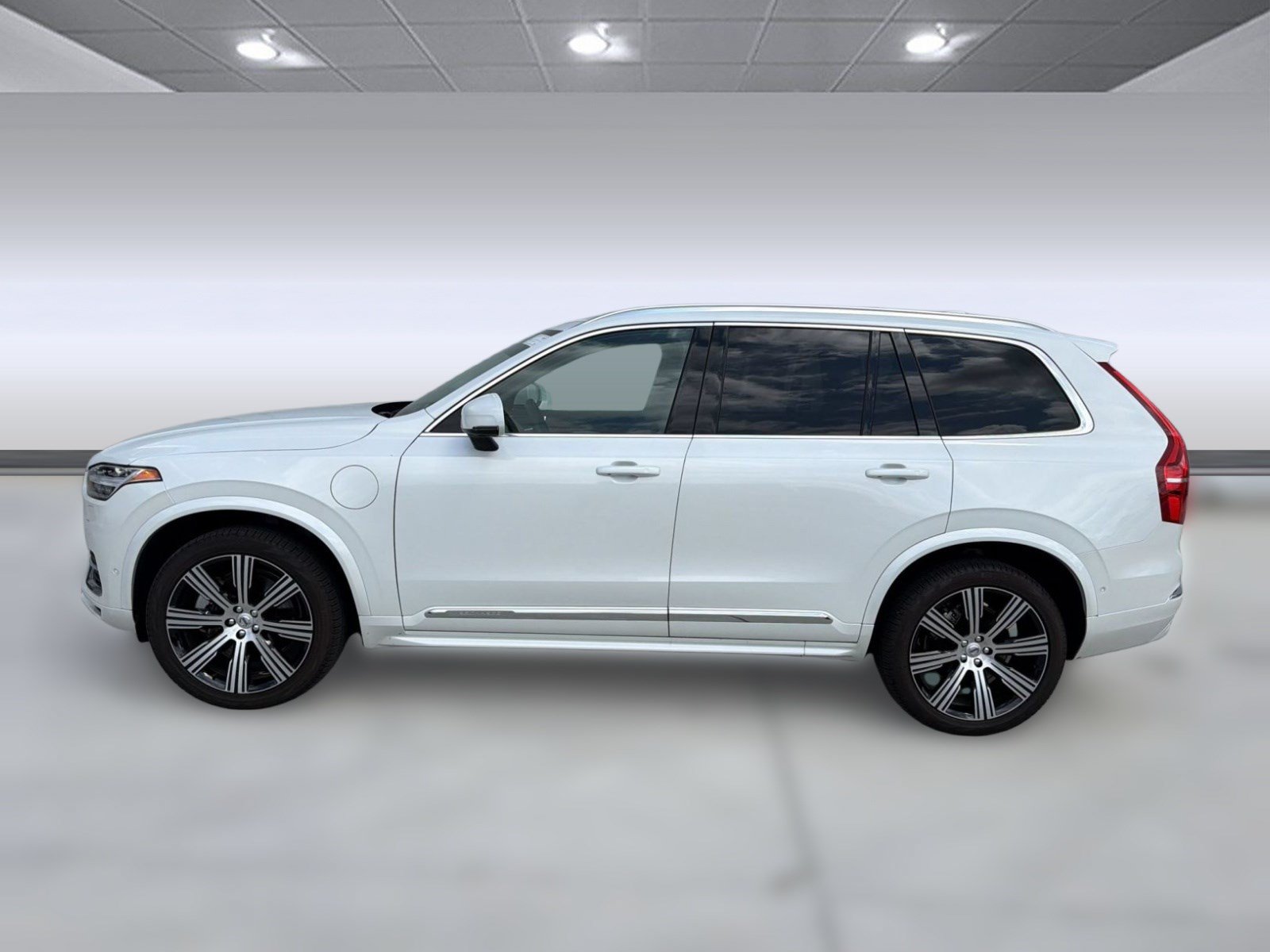 Certified 2024 Volvo XC90 T8 Plus w/ Protection Package Premier AWD/4WD image 2