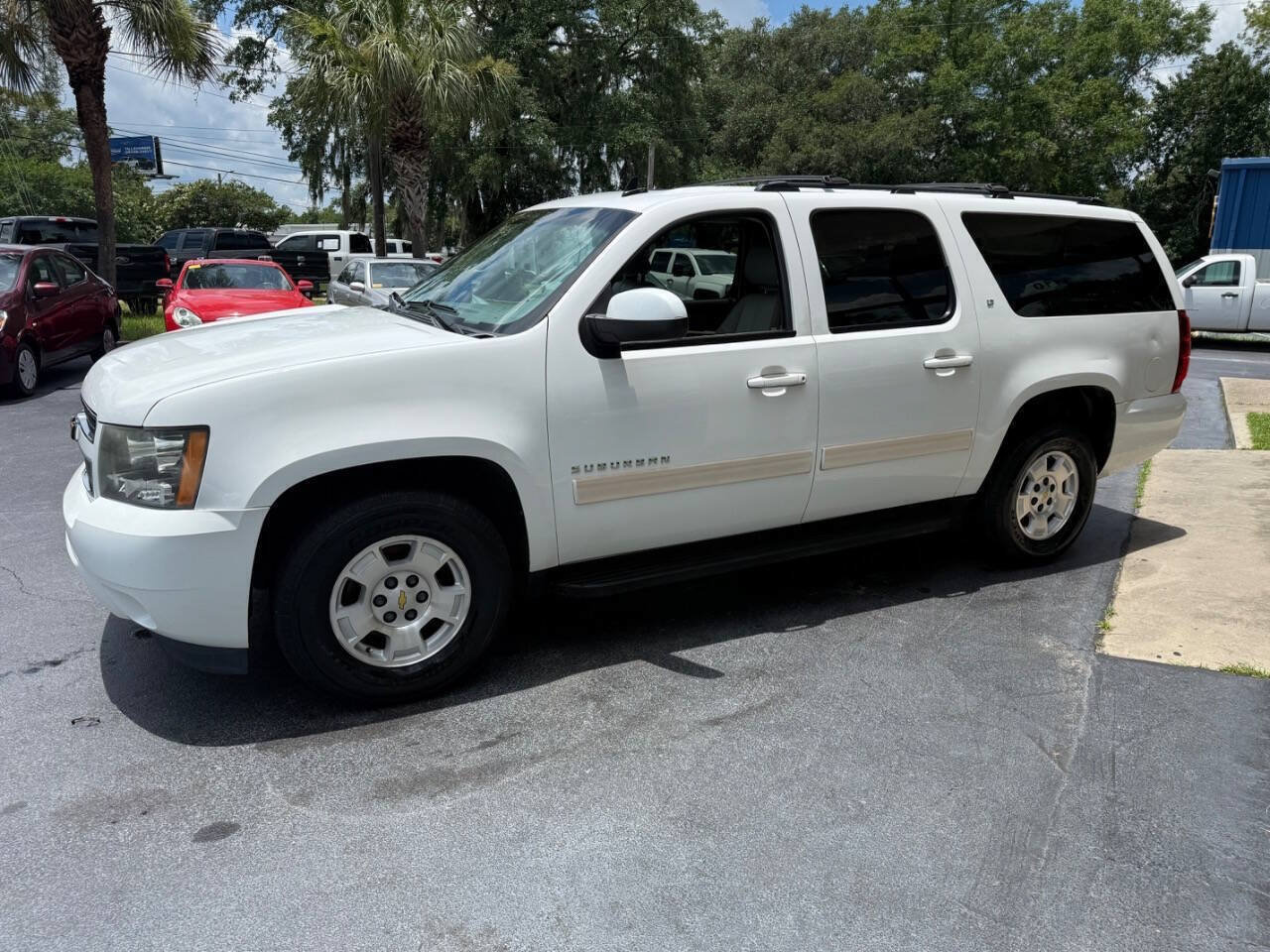 Used 2012 Chevrolet Suburban LT RWD image 3