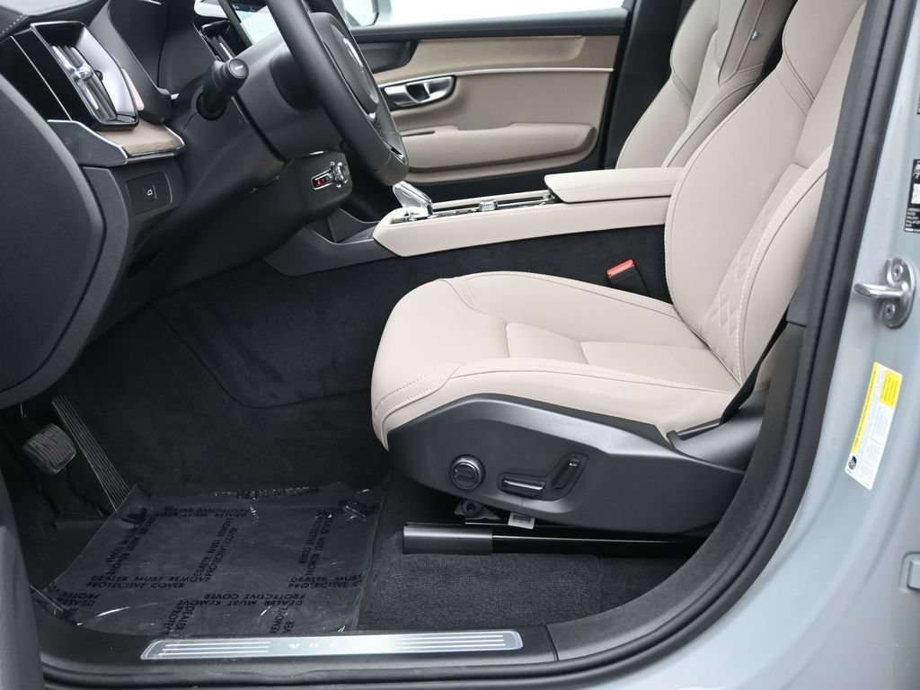 New 2026 Volvo XC90 B6 Plus w/ Protection Package Premier AWD/4WD image 11